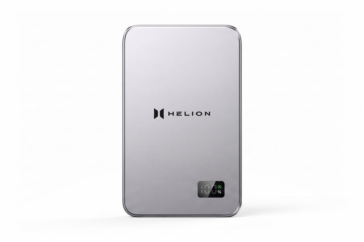 HELION AIR ultra-thin magnetic power bank, front view: silver aluminium face with the HELION mark and its display lit